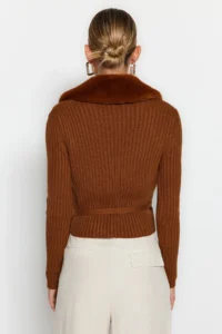 TRENDYOLMİLLA Brown Crop Faux Fur Detailed Knitwear Sweater - Image 5