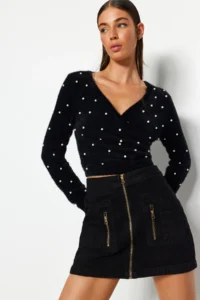 TRENDYOLMİLLA Black Super Crop Hairy/Beard Thread Pearl Detailed Knitwear Sweater
