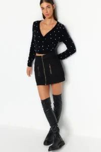 TRENDYOLMİLLA Black Super Crop Hairy/Beard Thread Pearl Detailed Knitwear Sweater - Image 3