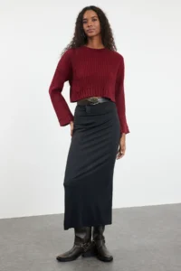 TRENDYOLMİLLA Burgundy Super Crop Basic Knitwear Sweater - Image 2