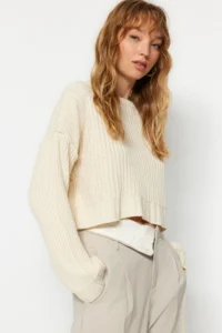 TRENDYOLMİLLA Ecru Super Crop Basic Knitwear Sweater