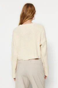 TRENDYOLMİLLA Ecru Super Crop Basic Knitwear Sweater - Image 5