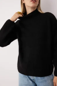 TRENDYOLMİLLA Black Soft textured Thick Crew Neck Knitwear Sweater - Image 3