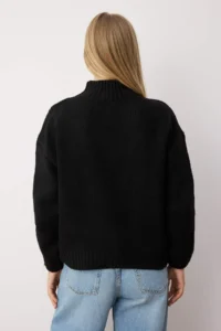 TRENDYOLMİLLA Black Soft textured Thick Crew Neck Knitwear Sweater - Image 4