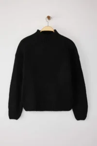 TRENDYOLMİLLA Black Soft textured Thick Crew Neck Knitwear Sweater - Image 5