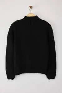 TRENDYOLMİLLA Black Soft textured Thick Crew Neck Knitwear Sweater - Image 6