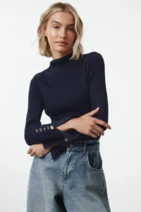TRENDYOLMİLLA NAVY BLUE Sleeve Button Detailed Knitwear Sweater