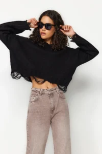 TRENDYOLMİLLA Black Crop Wide Pattern Soft textured Flowing Detailed Knitwear Sweater
