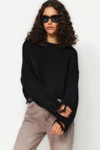 TRENDYOLMİLLA Black Crop Wide Pattern Soft textured Flowing Detailed Knitwear Sweater - Image 3