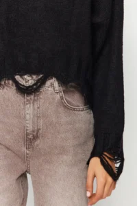 TRENDYOLMİLLA Black Crop Wide Pattern Soft textured Flowing Detailed Knitwear Sweater - Image 5