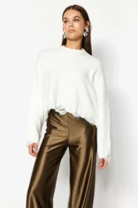 TRENDYOLMİLLA Ecru Crop Wide Pattern Soft textured Flow Detailed Knitwear Sweater - Image 11