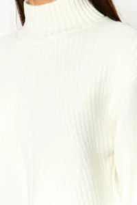TRENDYOLMİLLA Ecru Crop Soft textured High Neck Knitwear Sweater - Image 4
