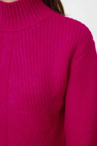 TRENDYOLMİLLA Fuchsia Crop Soft textured High Neck Knitwear Sweater - Image 4
