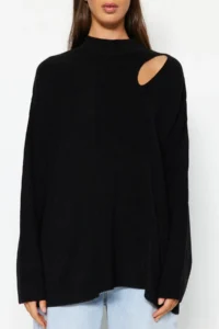TRENDYOLMİLLA Black Wide Pattern Pencere/Cut Out Knitwear Sweater - Image 4