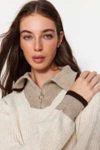 TRENDYOLMİLLA Mink Color Bloklu Zippered Knitwear Sweater - Image 3
