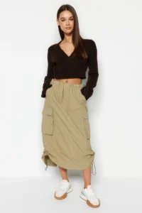 TRENDYOLMİLLA Brown Crop Soft textured Double breasted Knitwear Sweater - Image 2