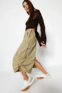 TRENDYOLMİLLA Brown Crop Soft textured Double breasted Knitwear Sweater - Image 3
