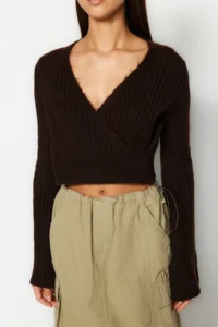 TRENDYOLMİLLA Brown Crop Soft textured Double breasted Knitwear Sweater - Image 4