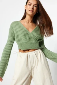 TRENDYOLMİLLA MINT Crop Soft textured Double breasted Knitwear Sweater - Image 2