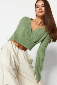 TRENDYOLMİLLA MINT Crop Soft textured Double breasted Knitwear Sweater - Image 3
