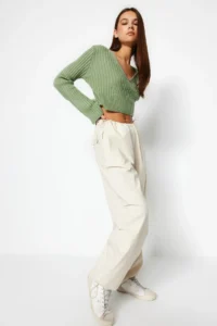 TRENDYOLMİLLA MINT Crop Soft textured Double breasted Knitwear Sweater - Image 4