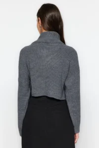 TRENDYOLMİLLA Anthracite Super Crop Zippered Knitwear Sweater - Image 6