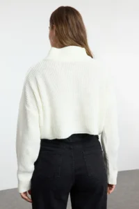 TRENDYOLMİLLA Ecru Super Crop Zippered Knitwear Sweater - Image 4