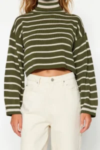 TRENDYOLMİLLA Khaki Striped Crop Knitwear Sweater - Image 4