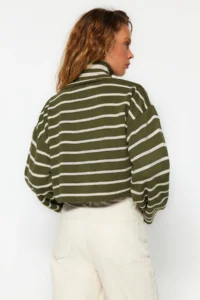 TRENDYOLMİLLA Khaki Striped Crop Knitwear Sweater - Image 5