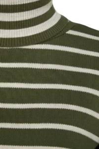 TRENDYOLMİLLA Khaki Striped Crop Knitwear Sweater - Image 7