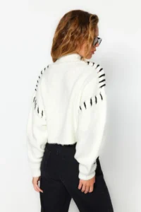 TRENDYOLMİLLA Ecru Soft textured Wide Pattern Thread Detailed Crop Knitwear Sweater - Image 5