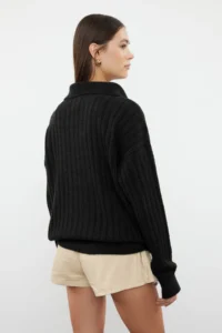 TRENDYOLMİLLA Black Soft textured Polo Shirt Collar Knitwear Sweater - Image 5