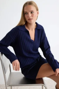 TRENDYOLMİLLA NAVY BLUE Soft textured Polo Shirt Collar Knitwear Sweater
