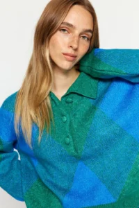 TRENDYOLMİLLA Green Wide Pattern Polo Shirt Collar Baklava Patterned Knitwear Sweater - Image 2