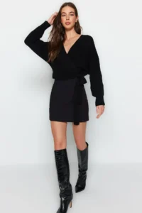 TRENDYOLMİLLA Black Double breasted Collar Crop Knitwear Sweater - Image 2