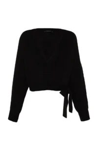 TRENDYOLMİLLA Black Double breasted Collar Crop Knitwear Sweater - Image 6