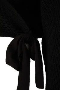 TRENDYOLMİLLA Black Double breasted Collar Crop Knitwear Sweater - Image 7