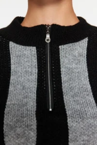 TRENDYOLMİLLA Black Crop Soft textured Knitwear Sweater - Image 5