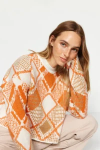 TRENDYOLMİLLA Ecru Soft textured Wide Pattern Crop Baklava Patterned Knitwear Sweater