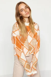 TRENDYOLMİLLA Ecru Soft textured Wide Pattern Crop Baklava Patterned Knitwear Sweater - Image 3
