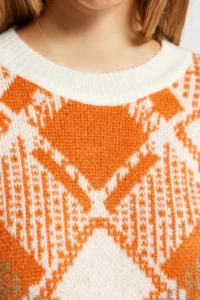 TRENDYOLMİLLA Ecru Soft textured Wide Pattern Crop Baklava Patterned Knitwear Sweater - Image 4