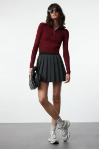 TRENDYOLMİLLA Burgundy Crop Zipper Detailed Knitwear Sweater