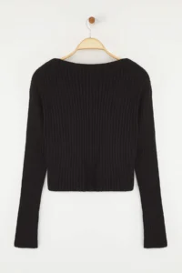 TRENDYOLMİLLA Black Crop Basic V-neck Knitwear Sweater - Image 11