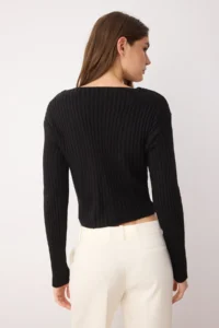 TRENDYOLMİLLA Black Crop Basic V-neck Knitwear Sweater - Image 8
