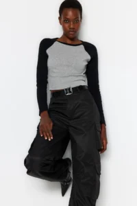 TRENDYOLMİLLA Gray Raglan Sleeve Rib Fitted Baseball Crop Knitting T-Shirt