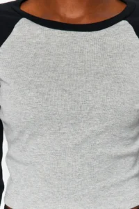TRENDYOLMİLLA Gray Raglan Sleeve Rib Fitted Baseball Crop Knitting T-Shirt - Image 4