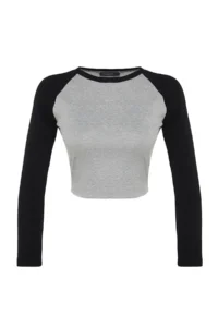 TRENDYOLMİLLA Gray Raglan Sleeve Rib Fitted Baseball Crop Knitting T-Shirt - Image 6