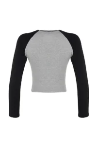 TRENDYOLMİLLA Gray Raglan Sleeve Rib Fitted Baseball Crop Knitting T-Shirt - Image 8