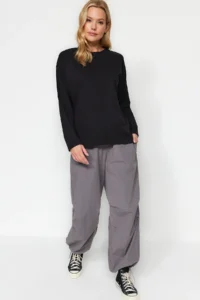 TRENDYOLMİLLA Black 100% Thick Cotton Basic Crew Neck Oversized/Wide Pattern Knitting T-Shirt - Image 7