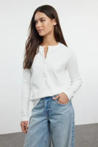 TRENDYOLMİLLA Ecru buttoned Regular/Normal Cut Ribbed Flexible Normal Size Knitting Blouse